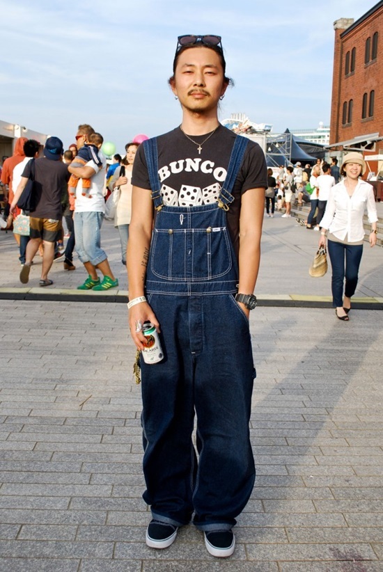 Những kiểu phối quần yếm cho nam giới